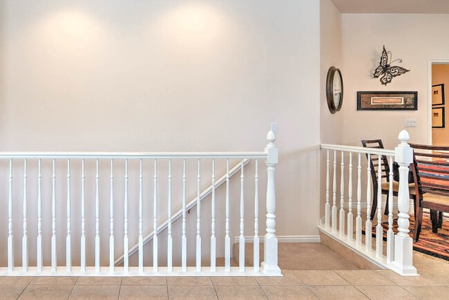 Building Photo - Fully Furnished Home. All utilities includ...