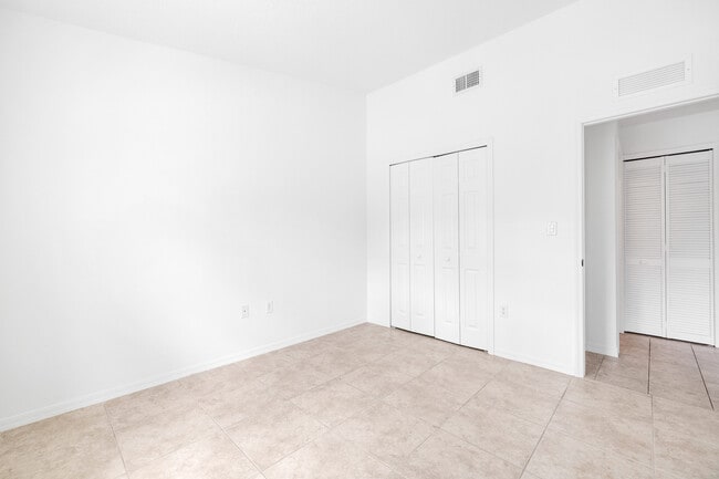 Building Photo - 1261 SE 28th Ct