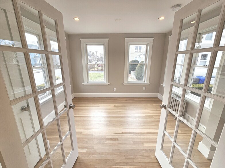 Building Photo - 70 Tufts St