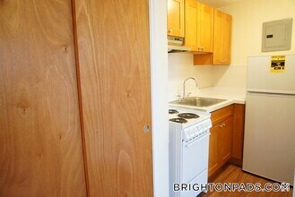Building Photo - 164 N Beacon St