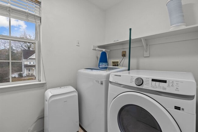 Building Photo - Modern Coastal Living in the Heart of Virginia Beach