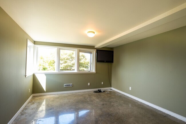 Building Photo - Stunning North Beach 4 bedroom, 3.5 bath with breathtaking view.