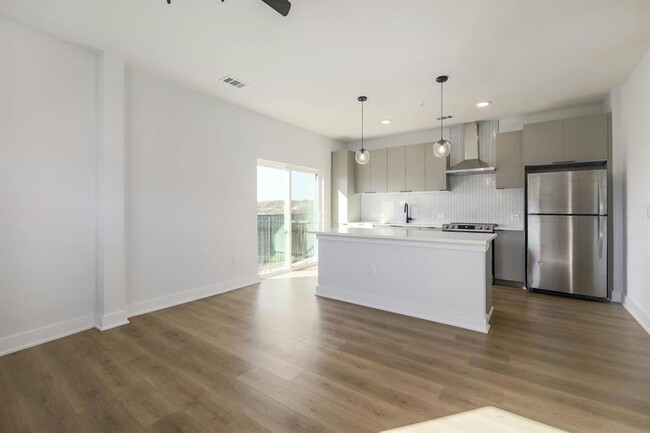 Building Photo - 2500 Longview St