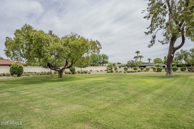 Building Photo - 7322 E Sierra Vista Dr