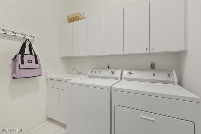 Building Photo - 24750 Pennyroyal Dr