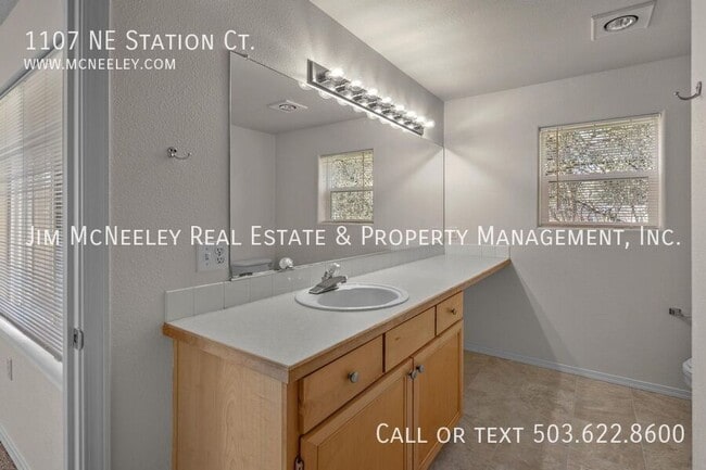 Building Photo - 1107 NE Station Ct