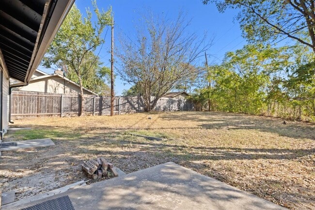 Building Photo - 5302 Woodmoor Dr