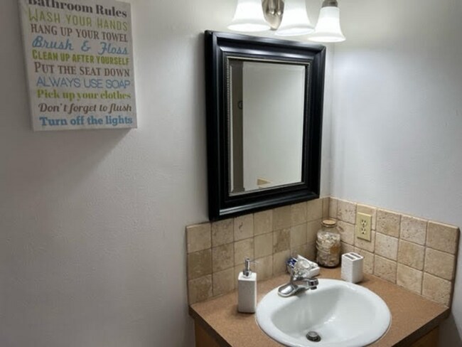 Building Photo - 1700 SW 16th Ct