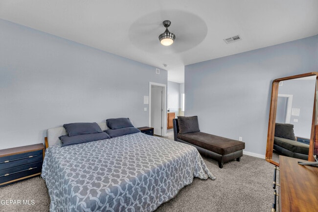 Building Photo - 12631 Mark Twain Ave