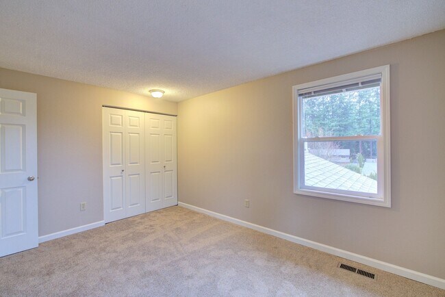 Building Photo - 16611 NE 48th Ct