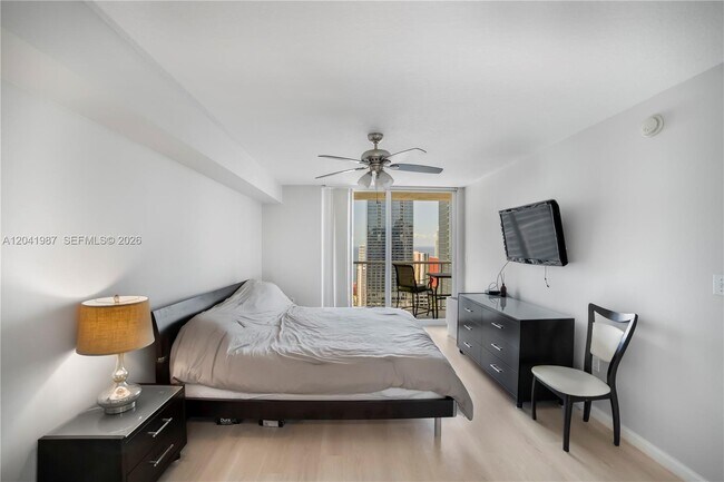 Building Photo - 1200 Brickell Bay Dr