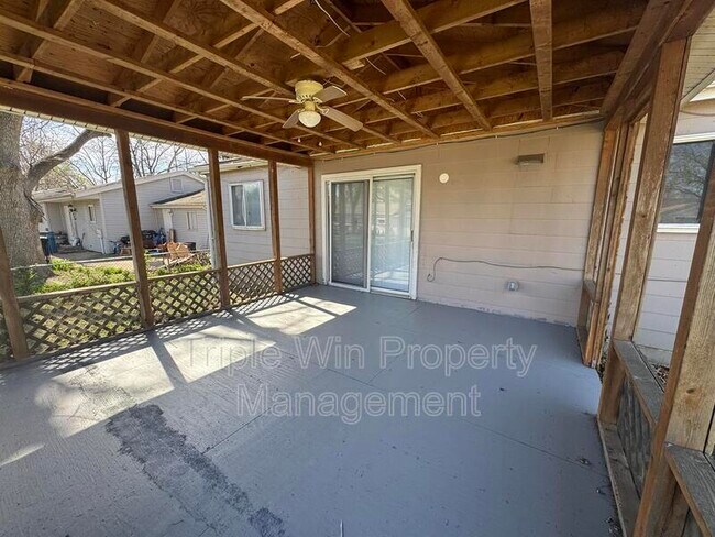 Building Photo - 513 Coachway Ln