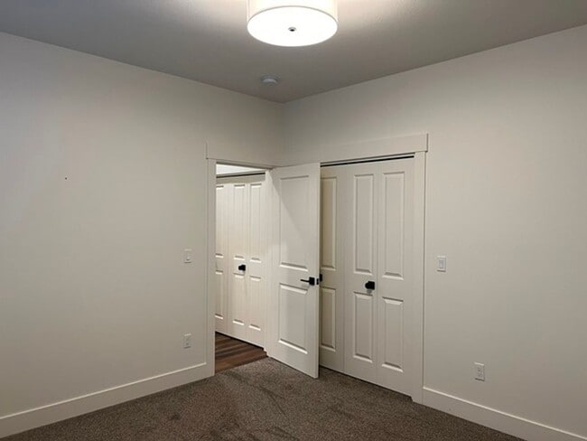 Building Photo - 3Bd/2Ba Single Story House - Available to ...