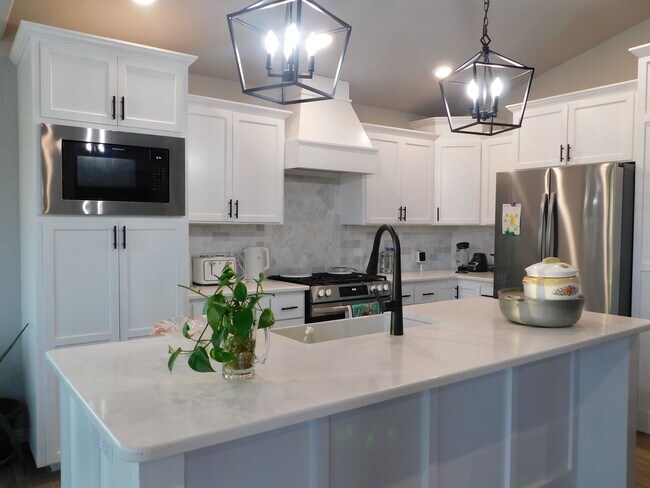 Building Photo - Luxury Home for lease near Arkansas College of Osteopathic Medicine (ARCOM)