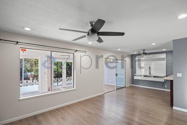 Building Photo - 37789 Essanay Pl