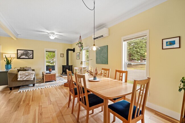 Building Photo - Fully Furnished Northside Bungalow Available for Month of August, 2026