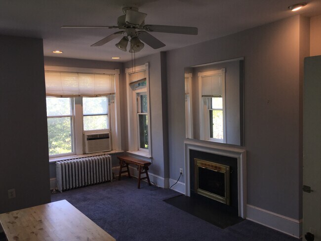 Building Photo - 219 C St NE