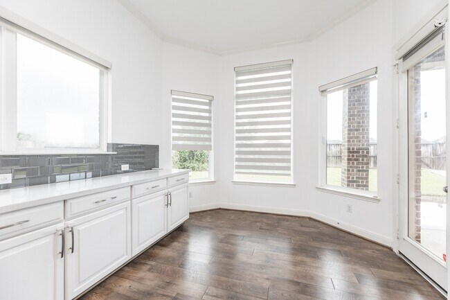 Building Photo - 25514 Kearsley Dr