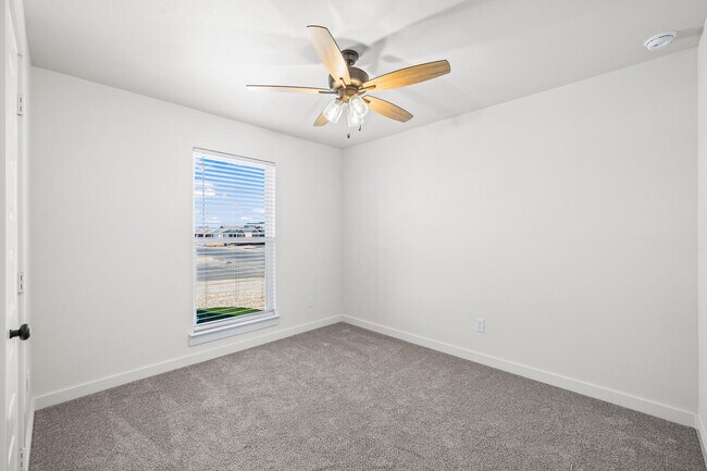 Building Photo - 517 E 23rd St