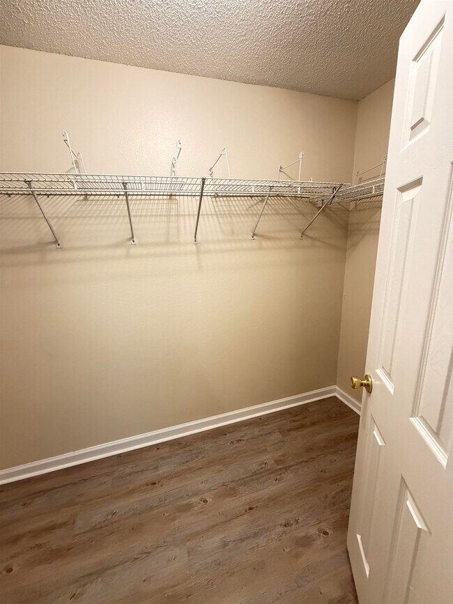 Building Photo - 2116 Heathrow Dr