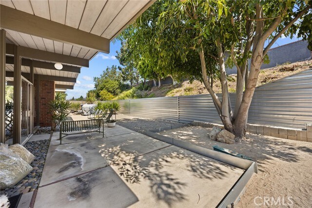 Building Photo - 1131 N Encanto St