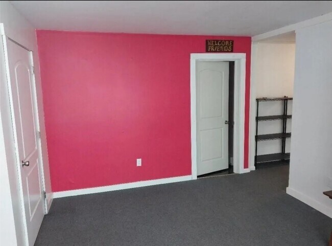 Building Photo - 868 Main St