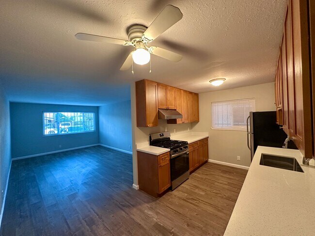 Building Photo - 01632