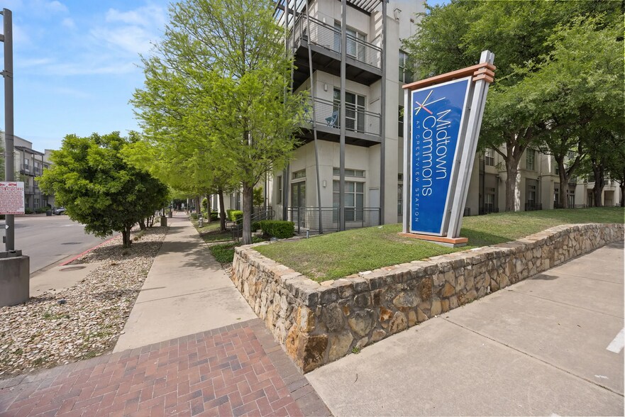 Building Photo - 810 W St Johns Ave