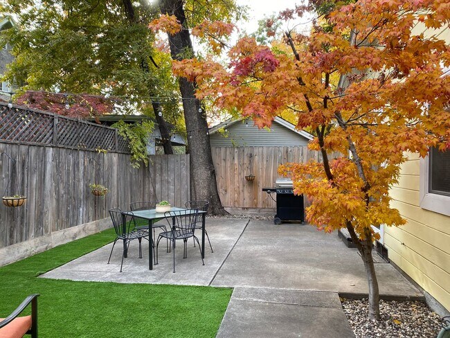 Building Photo - Available May 1st!  Bright Charmer in downtown Chico