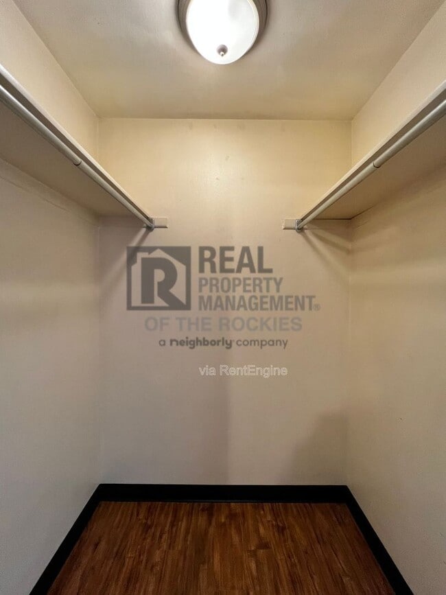 Building Photo - 1005 Robertson St