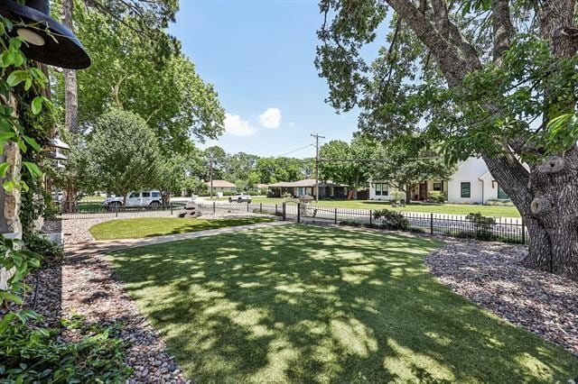 Building Photo - 221 N Lucas Dr
