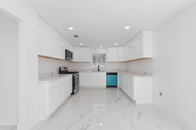 Building Photo - 13330 Agarita Ln