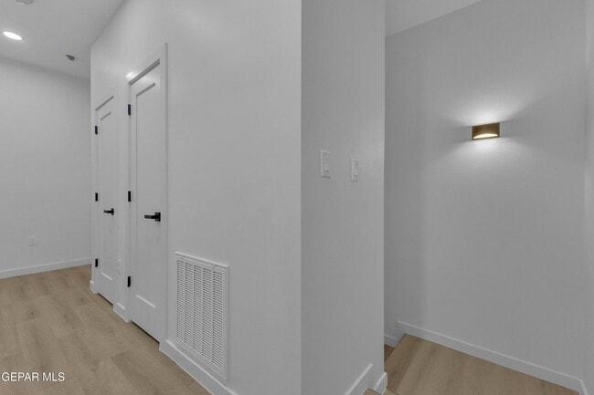 Building Photo - 1519 Golden Hill Terrace