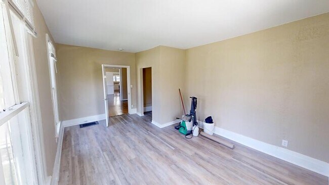 Building Photo - 716 Pearl St