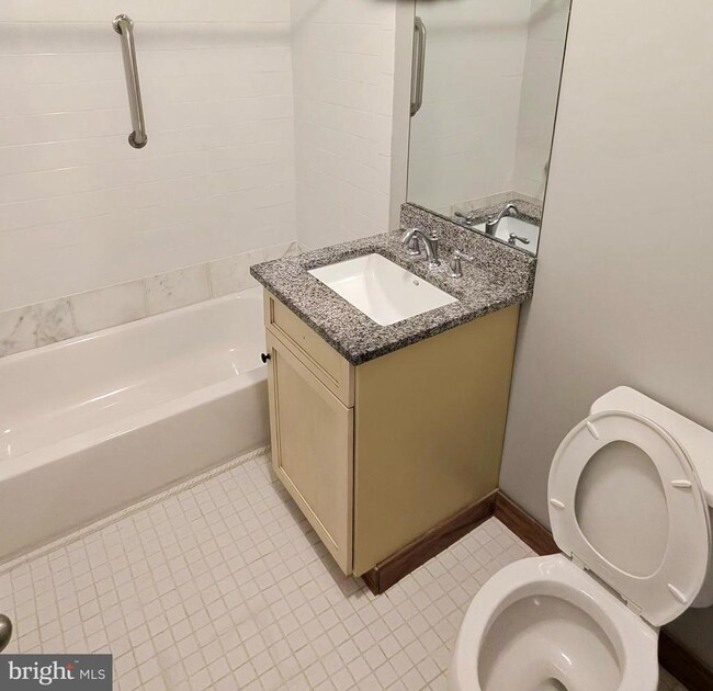 Building Photo - 550 N 52nd St