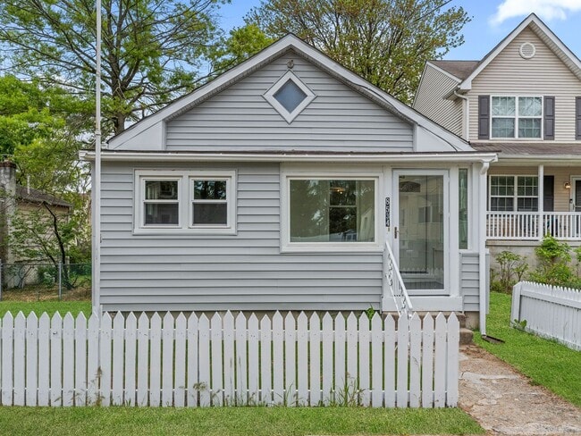 Building Photo - 8534 Orchard Ave