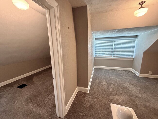 Building Photo - 1052 Edgar Avenue