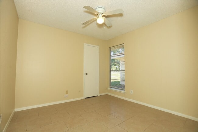 Building Photo - 206 Banyan Dr