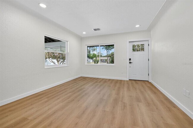 Building Photo - 2710 Boca Ciega Dr N