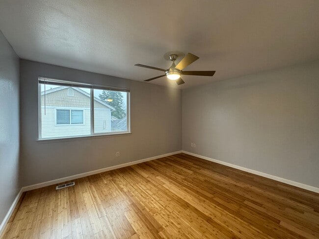 Building Photo - 11219 3rd Ave E