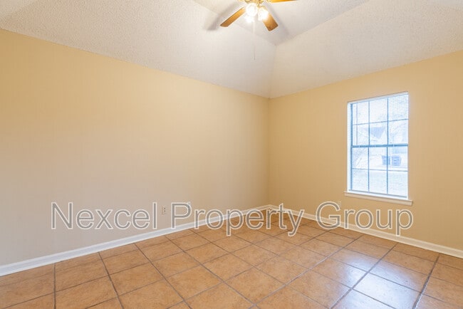 Building Photo - 10152 Yates Dr