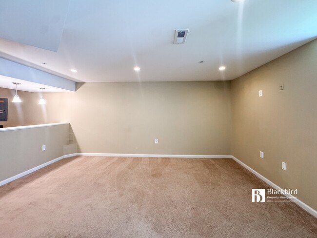 Building Photo - 13615 Tree Leaf Ct