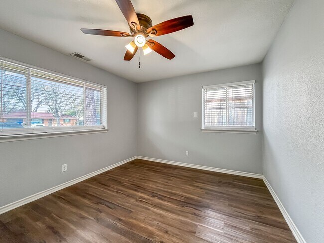 Building Photo - Charming 3-Bed Home in North Ridge Estates Mesquite