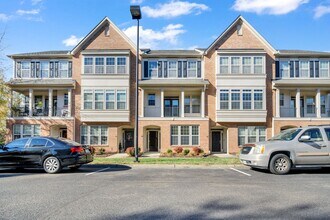 Building Photo - Spacious 3 Bedroom 3.5 Bathroom Townhome in Newport News