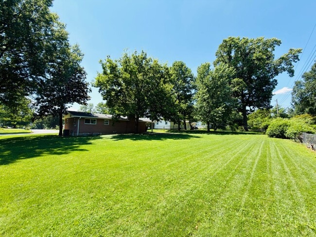 Building Photo - Move-In Ready 3BR/2BA Home with 2-Car Garage in St. Charles