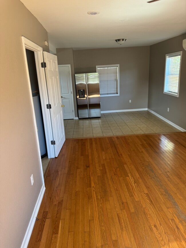 Building Photo - 301 Cumberland St