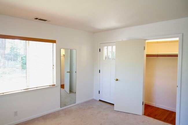 Building Photo - Third-Acre of Serenity
