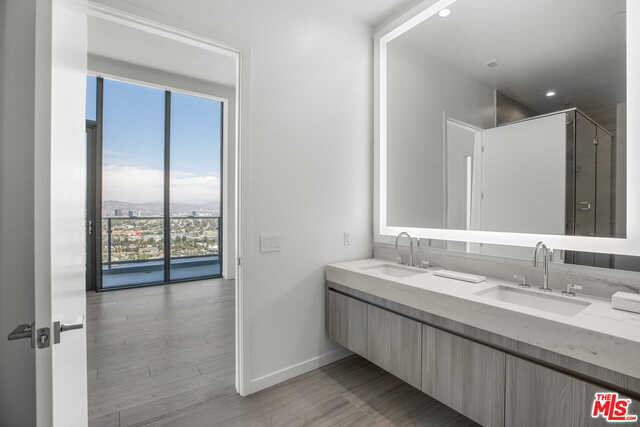 Building Photo - 3311 La Cienega Blvd