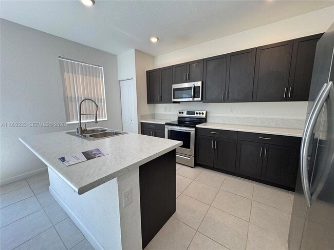 Building Photo - 1110 SE 27th Terrace