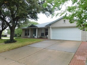 Building Photo - 1301 Leah Ln